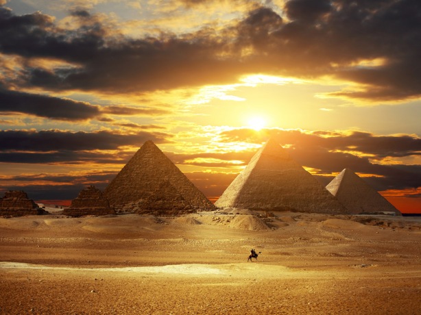 EL sol desde las religiones antiguas y la mitología hasta nuestros dias. Ce15b-piramides-de-egipto